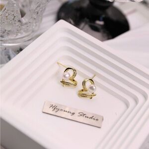 Elegant Gold heart Freshwater Pearl Earrings